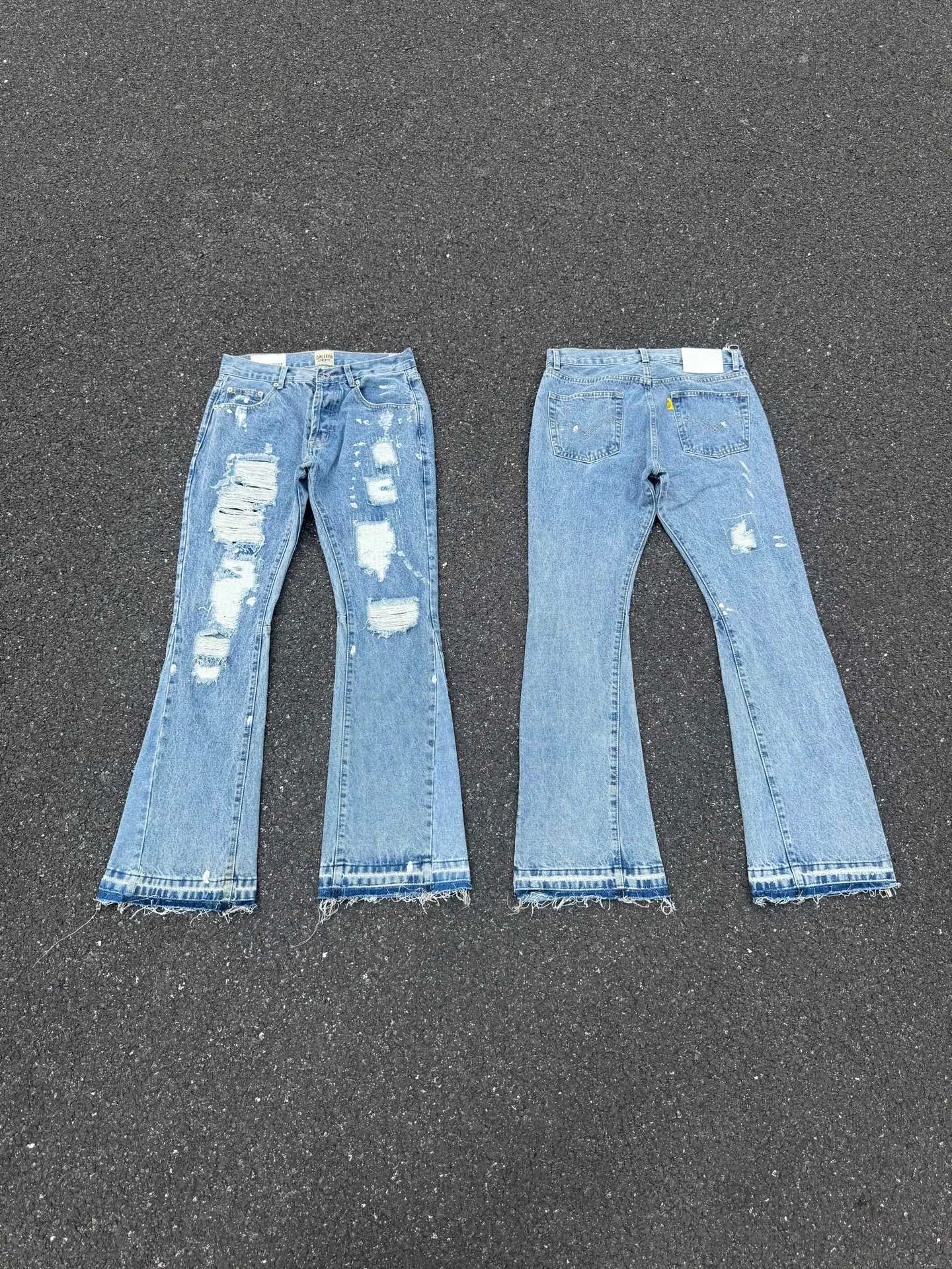 P250💰G70 GALLERY DEPT. Denim bell-bottoms with holes and random threads connected to washed and distressed spliced ​​jeans. GALLERY is attracted by these bell-bottoms. Whether it is a reset of Carhartt or Levis, it has created a strong brand style. Since these pants are modified from rare vintage, the production capacity is limited. Therefore, after many icons wore them, these pants were once hard to find. Later, perhaps due to the improvement of GD's business in the past two years and the expansion of production lines, the brand itself lowered the price, so I can't wait any longer for these pants this year and will definitely buy them. During the process of the denim washing plant, the owner of the washing plant helped introduce a boss who had worked for Levi's foundry and started his own business. This also paved the way for the following styles. Therefore, Levi's remodeled single product for the base plate is really familiar. Whether it is the fabrics supplied or the lathes used in production, there is nothing to choose from. -Color: blue -Size: S-XXL (corresponding to 28-36)